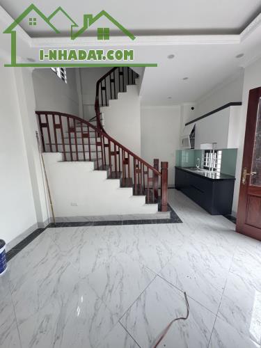 Đầu Năm Chủ nhà Giảm giá mạnh . Chỉ còn 5 tỷ . 33m2 . 5 tầng . mặt tiền 5m . ĐC Thạch Bàn - 2