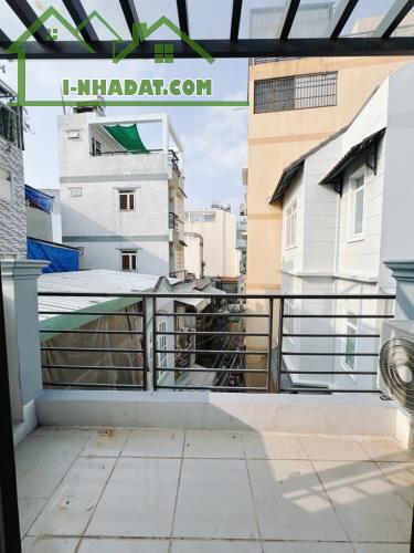 Bán nhà hẻm 3 tầng Quận 4 hẻm thông thoáng giá nhỉnh 2 tỷ - 5