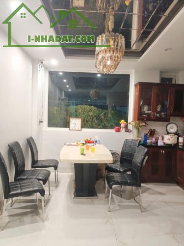 Bán nhà Chùa Quỳnh, 41m2, 4 tầng, mặt tiền 12m, 12.7 tỷ, ô tô tránh, nhà đẹp ở luôn