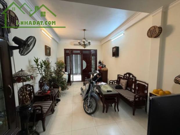 Bán nhà Phố Huế, ngõ rộng, ở ngay, 60m, 5 tầng, mặt tiền 4m, giá 1x tỷ.