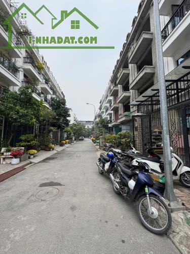 BÁN NHÀ KHU GREEN PARK VĨNH HƯNG , NHÀ ĐẸP . PHÂN LÔ KINH DOANH VỈA HÈ Ô TÔ - 4