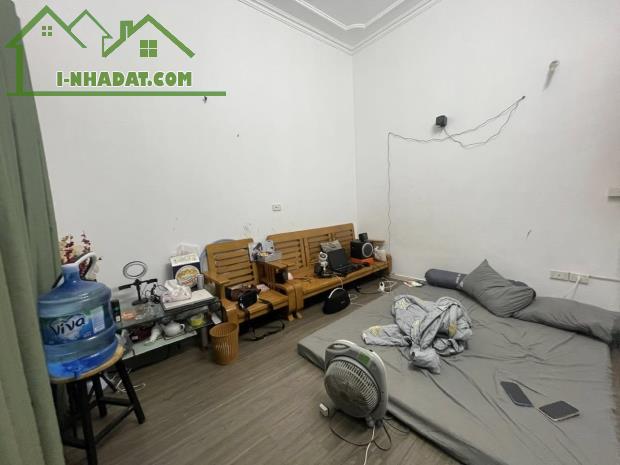 Phân lô Hoàng Cầu, vỉa hè ô tô tránh, gần phố, 46m 4 tầng 5.1m, Giá 18.8 tỷ. Lh 0796193699 - 3