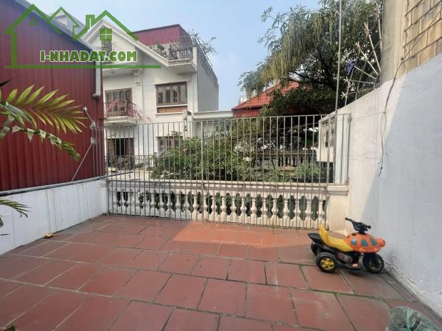 Phân lô Hoàng Cầu, vỉa hè ô tô tránh, gần phố, 46m 4 tầng 5.1m, Giá 18.8 tỷ. Lh 0796193699 - 4