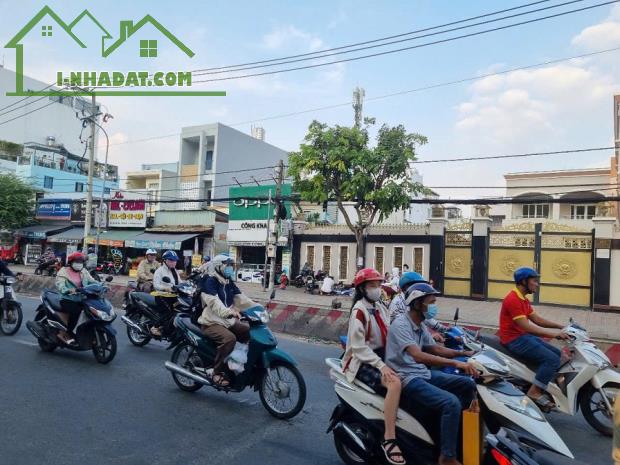 Bán gấp mặt tiền 817 Huỳnh Tấn Phát, P Phú Thuận, quận 7, HCM - 1