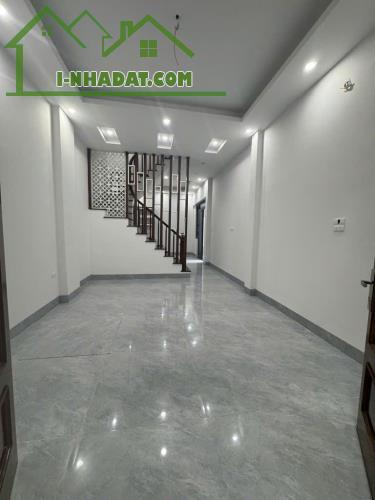 RẺ QUÁ KIM NGƯU Ô TÔ QUA NHÀ, FULL NỘI THẤT, NGÕ THÔNG, 40M2 GIÁ CHỈ HƠN 8 TỶ