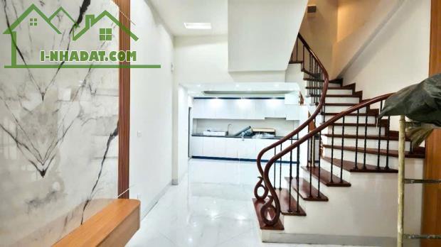 HẠ GIÁ KHẨN CẤP - HƠN 6 TỶ - 45M NHÀ NGỌC THỤY, SIÊU GẦN Ô TÔ , NGÕ THÔNG - 1