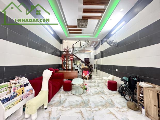 Bán gấp Nhà Mặt tiền đường 19/5B, Tân Phú, 3 tầng, 4x25M, 11,5 tỷ ( TL )