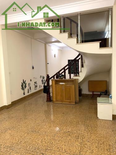Cho thuê nhà ngõ ô tô Mạc Thái Tổ - Cầu Giấy 50m x 5T giá 25 triệu, vỉa hè, ô tô, nhà đẹp