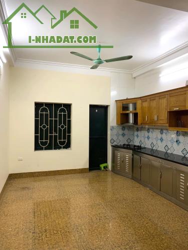 Cho thuê nhà ngõ ô tô Mạc Thái Tổ - Cầu Giấy 50m x 5T giá 25 triệu, vỉa hè, ô tô, nhà đẹp - 1