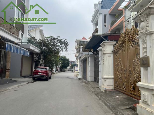 Bán nhà 90m2, 4 tầng lô góc tại Trung Lực, ô tô đõ cửa ngày đêm, giá 8,3 tỷ