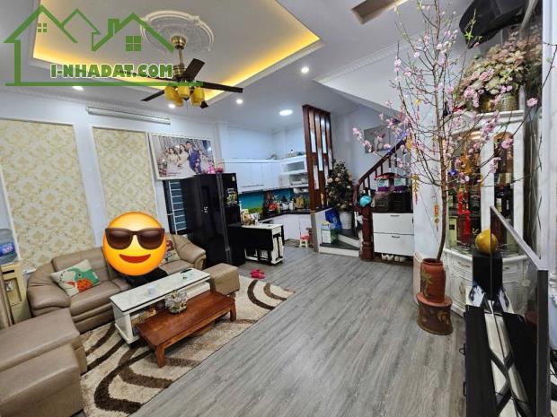 CHỈ HƠN 7 ĐỒNG. NHÀ LÔ GÓC - MẶT TIỀN 5m .20M RA MẶT PHỐ ÔTÔ- NỘI THẤT XỊN   Thiết kế 6 tầ - 2