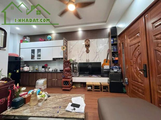 BÁN NHÀ PHỐ THÁI THỊNH, ĐỐNG ĐA, LÔ GÓC, NHÀ ĐẸP FULL NỘI THẤT Ở NGAY, 5 TẦNG GIÁ 7.39 TỶ