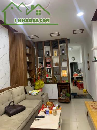 NHÀ ĐẸP 41M2 - TẶNG FULL NỘI THẤT THIẾT BỊ SMART HOME - 3 TẦNG - HẺM Ô TÔ RỘNG RÃI - 3P QU