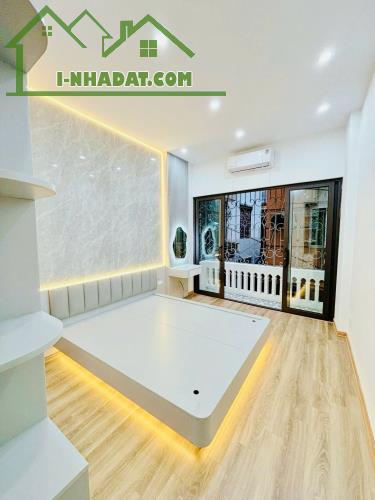 Bán gấp nhà mới Đường Láng 5 tầng 33m2 cách 40m ra đường ôtô tránh, ngõ thông ở + cho thuê - 1
