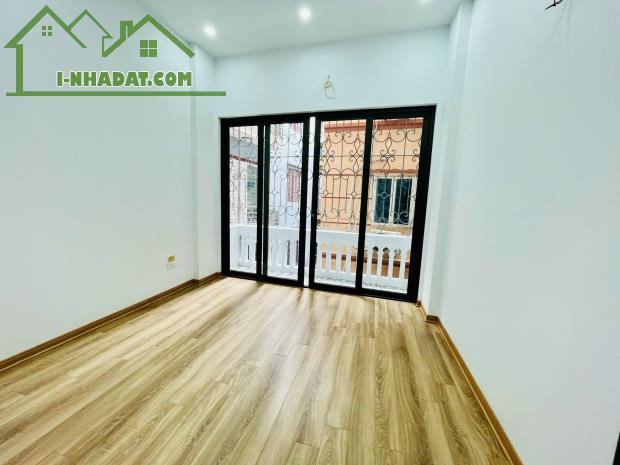 Bán gấp nhà mới Đường Láng 5 tầng 33m2 cách 40m ra đường ôtô tránh, ngõ thông ở + cho thuê - 4