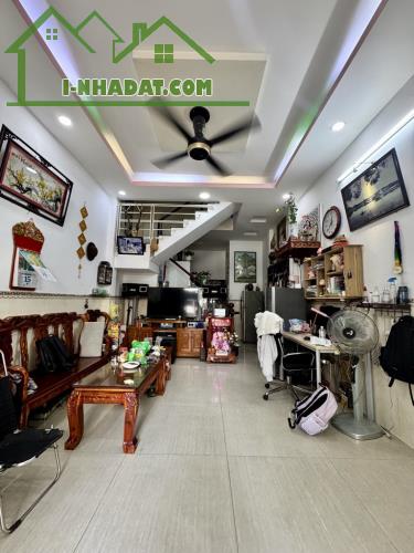 Nhà chính chủ 20 năm - HXH tận nhà - Lê Văn Quới - Bình Tân - 2 tầng 0 40m2 - Chỉ 4.3 tỷ