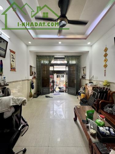 Nhà chính chủ 20 năm - HXH tận nhà - Lê Văn Quới - Bình Tân - 2 tầng 0 40m2 - Chỉ 4.3 tỷ - 1
