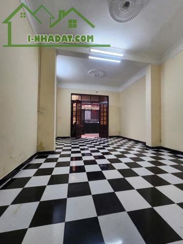 Bán nhà 2 tầng Hoàng Hoa Thám DT81m2, ngõ rộng đều 2.2m giá 11.8 tỷ - 1