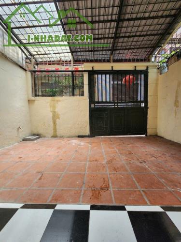 Bán nhà 2 tầng Hoàng Hoa Thám DT81m2, ngõ rộng đều 2.2m giá 11.8 tỷ - 2