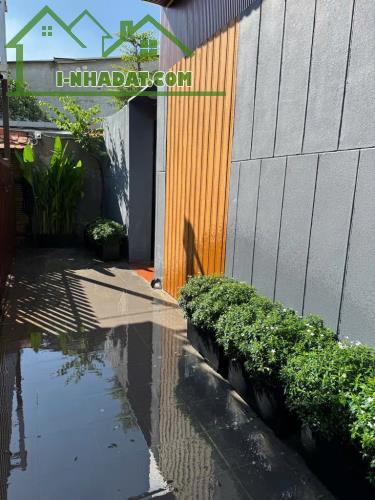 home stay  Q4 
Ngang 8 dài 18m
có 6 tỷ - 4