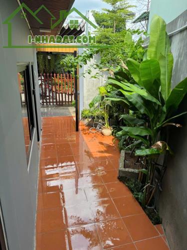 home stay  Q4 
Ngang 8 dài 18m
có 6 tỷ - 3