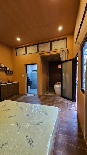 home stay  Q4 
Ngang 8 dài 18m
có 6 tỷ