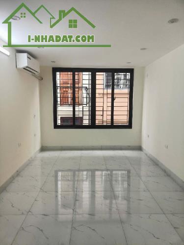 Hiếm, nhà mới, ngõ thông Hào Nam, 33 m2, giá chỉ nhỉnh 7 tỷ - 1