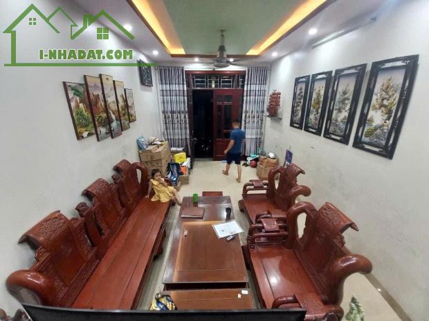 Bán nhà Phúc Thành mặt tiền rộng, ô tô đỗ cửa, 66m2, 4.9 tỷ
