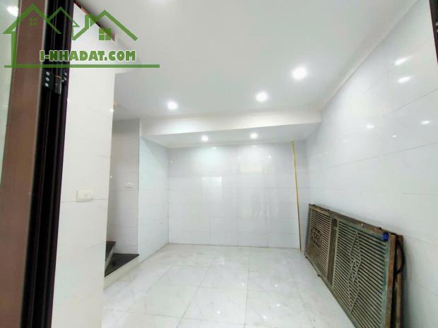 Dương Văn Bé 32m2 3 tầng , Oto đỗ cửa . Giá 5,1 tỷ - 1