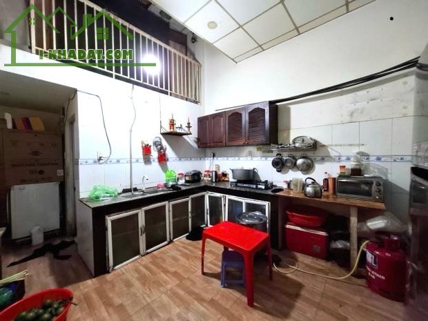 Bán gấp nhà kiên cố ở ngay Trần Xuân Soạn, hẻm xe tải 7m, 82m2, SHR, chỉ 8.x tỷ. - 3