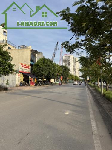 Bán lô đất 90m2 tại Phúc Lợi, cách 1 nhà ra đường chính Phúc Lợi, vị trí cực đẹp.