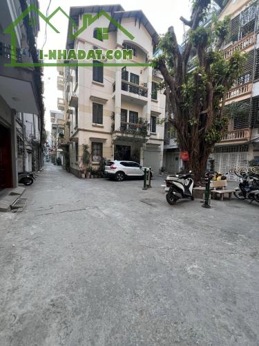 Bán tòa CCMN sát Luis City Đại Mỗ đường ô tô 80m2 7T MT10m 10PKK giá 17.5 tỷ