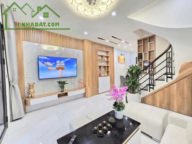 CHI HON 6 TY - 50M NHA DEP NGOC THUY, MT 4.8M, GAN O TO, NGO NONG