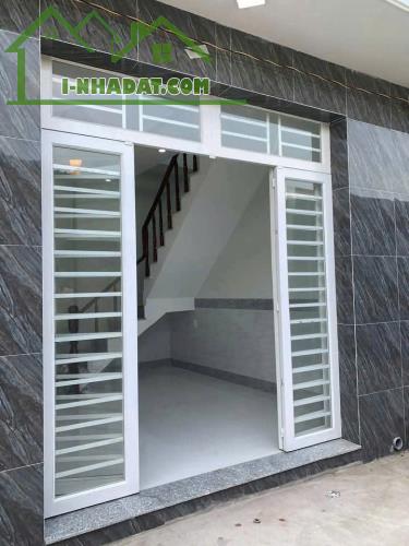 BÁN NHÀ GIÁ RẺ NGAY ẤP CẦU XÂY LONG TRẠCH, DT 4 X 7.5, GIÁ 850TR, SHR, SANG TÊN CC NGAY - 1