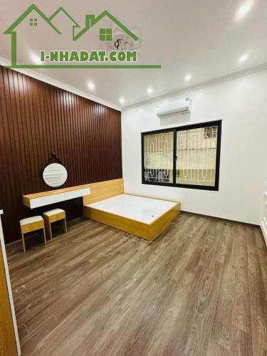 SIÊU PHẨM GẦN PHỐ - NHÀ CỰC ĐẸP -  TẶNG NỘI FUL NỘI THẤT - NGÕ RỘNG - GẦN Ô TÔ - 1