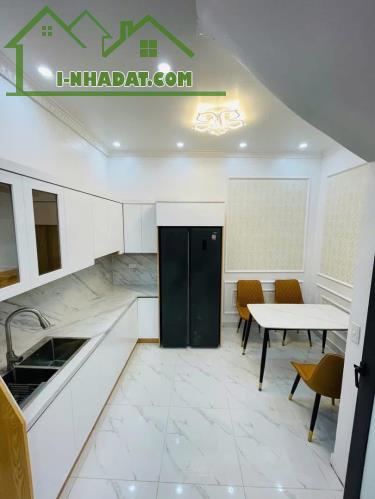 SIÊU PHẨM GẦN PHỐ - NHÀ CỰC ĐẸP -  TẶNG NỘI FUL NỘI THẤT - NGÕ RỘNG - GẦN Ô TÔ - 4