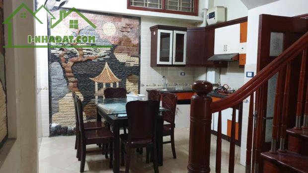 Phân lô Hoàng Cầu, Ô tô, ngõ thông, kinh doanh, 41m 5 tầng 4m mặt, Giá 11.9 tỷ. 0796193699 - 1