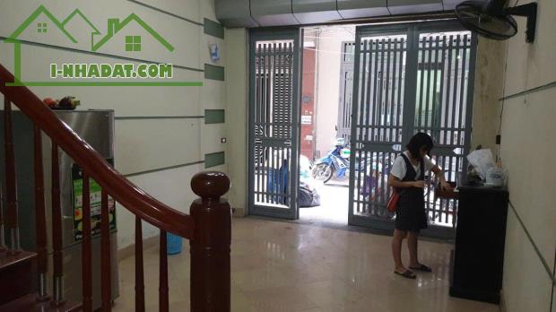 Phân lô Hoàng Cầu, Ô tô, ngõ thông, kinh doanh, 41m 5 tầng 4m mặt, Giá 11.9 tỷ. 0796193699