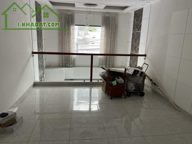 **Bán nhà hẻm 489 Huỳnh Văn Bánh**, phường 13, quận Phú Nhuận.