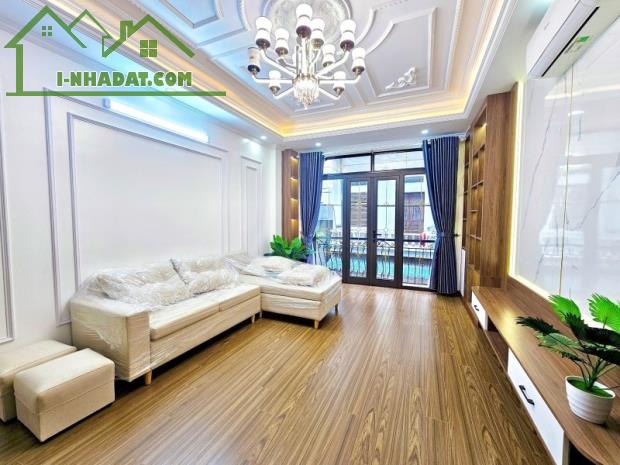 Bán Nhà Gần Bệnh viện Bạch Mai, q.Đống Đa, Gần 10 Tỷ, Thang Máy, Sát Hồ