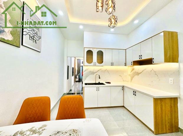 SIÊU PHẨM 3 TẦNG FULL NỘI THẤT, DT 45 M2, Ô TÔ ĐẬU CỔNG, GẦN CHỢ PHAN VĂN TRỊ, BÌNH THẠNH. - 1