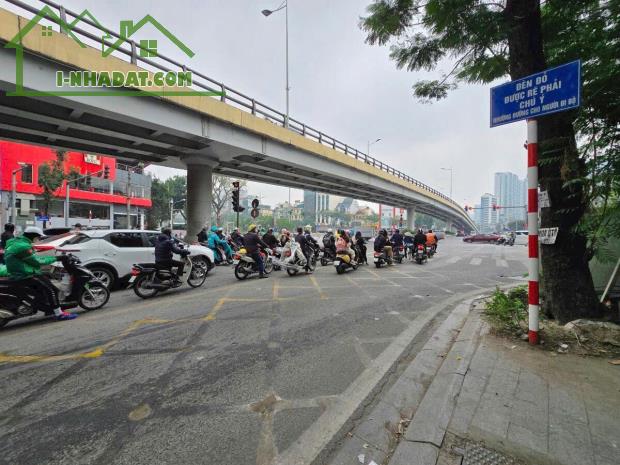 Mặt Phố Láng Hạ Đống Đa Kinh Doanh Dt 46m2 4 tầng mt 4.8m Giá 41.5 tỷ