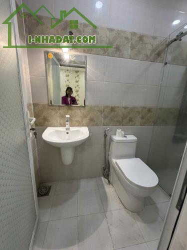 Bán nhà khu Tên Lửa Bình Tân 80 m2 . 4 lầu 
6PN,5WC chỉ 8 tỷ - 4