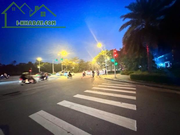 Bán nhà C4 đang cho thuê kinh doanh, gần 40m khu phân lô 918 (trục chính), giá nhỉnh 8 tỷ - 2