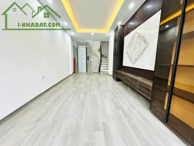 Bán nhà xây mới Hoàng Hoa Thám 35m2 6 tầng thang máy giá 7.35 tỷ - 20m đi bộ ra phố