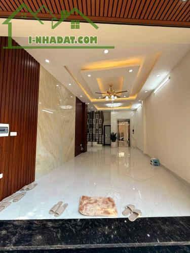 BÁN NHÀ PHỐ NGUYỄN CHÍNH, TÂN MAI , HOÀNG MAI , 40M2 Ô TÔ ĐỖ CỬA