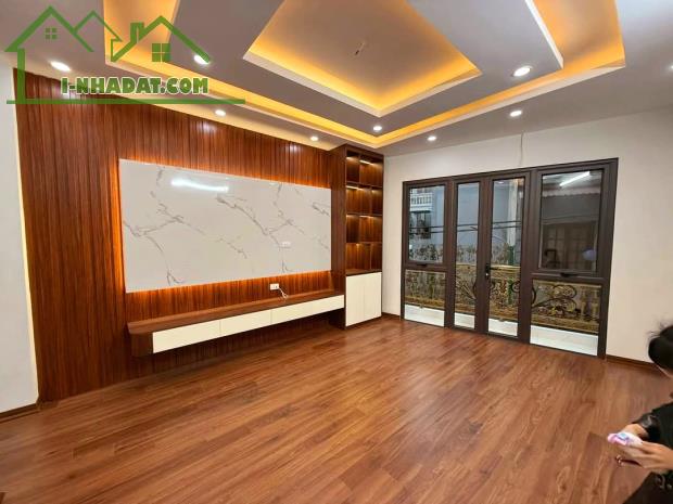 BÁN NHÀ PHỐ NGUYỄN CHÍNH, TÂN MAI , HOÀNG MAI , 40M2 Ô TÔ ĐỖ CỬA - 2