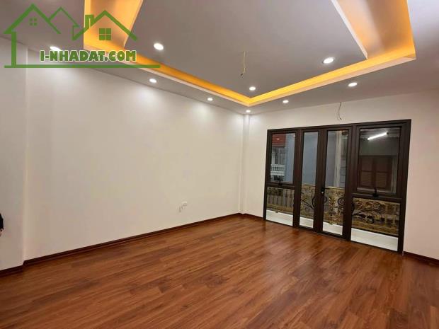 BÁN NHÀ PHỐ NGUYỄN CHÍNH, TÂN MAI , HOÀNG MAI , 40M2 Ô TÔ ĐỖ CỬA - 3