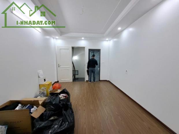 Chính chủ bán căn nhà Số 34 Ngõ 224 Hoàng Mai Diện tích 30m2 x 6 tầng, 4 Phòng ngủ - 2