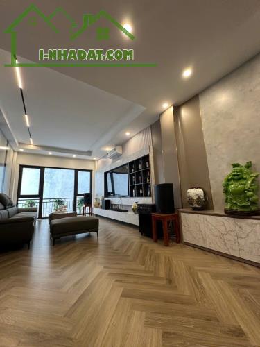 Bán nhà Lâm Du 50 m2 * 6 tầng* 13.1 tỷ, mặt phố kinh doanh, thang máy